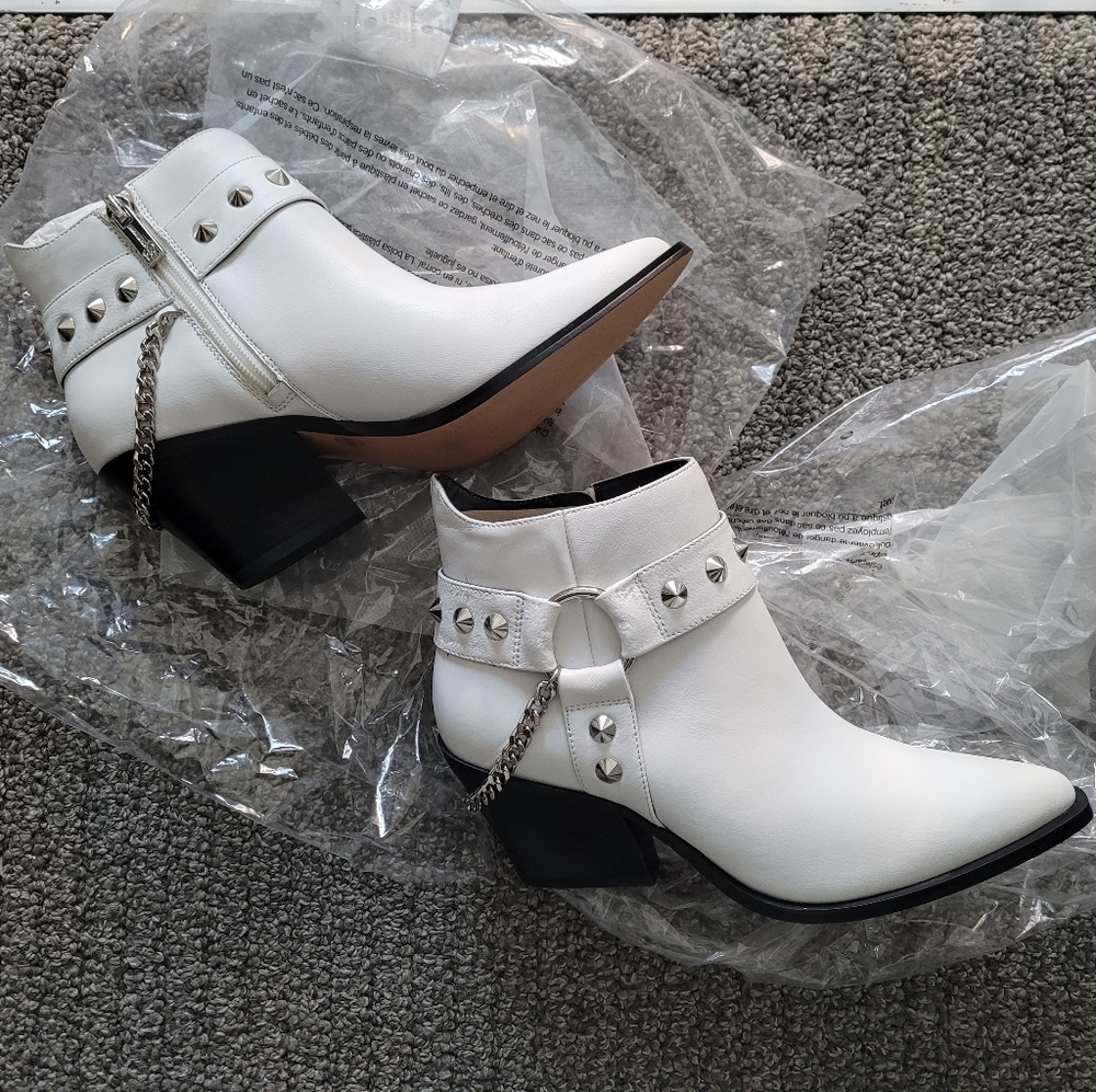 NWOT Jessica Simpson Zayrie Bootie